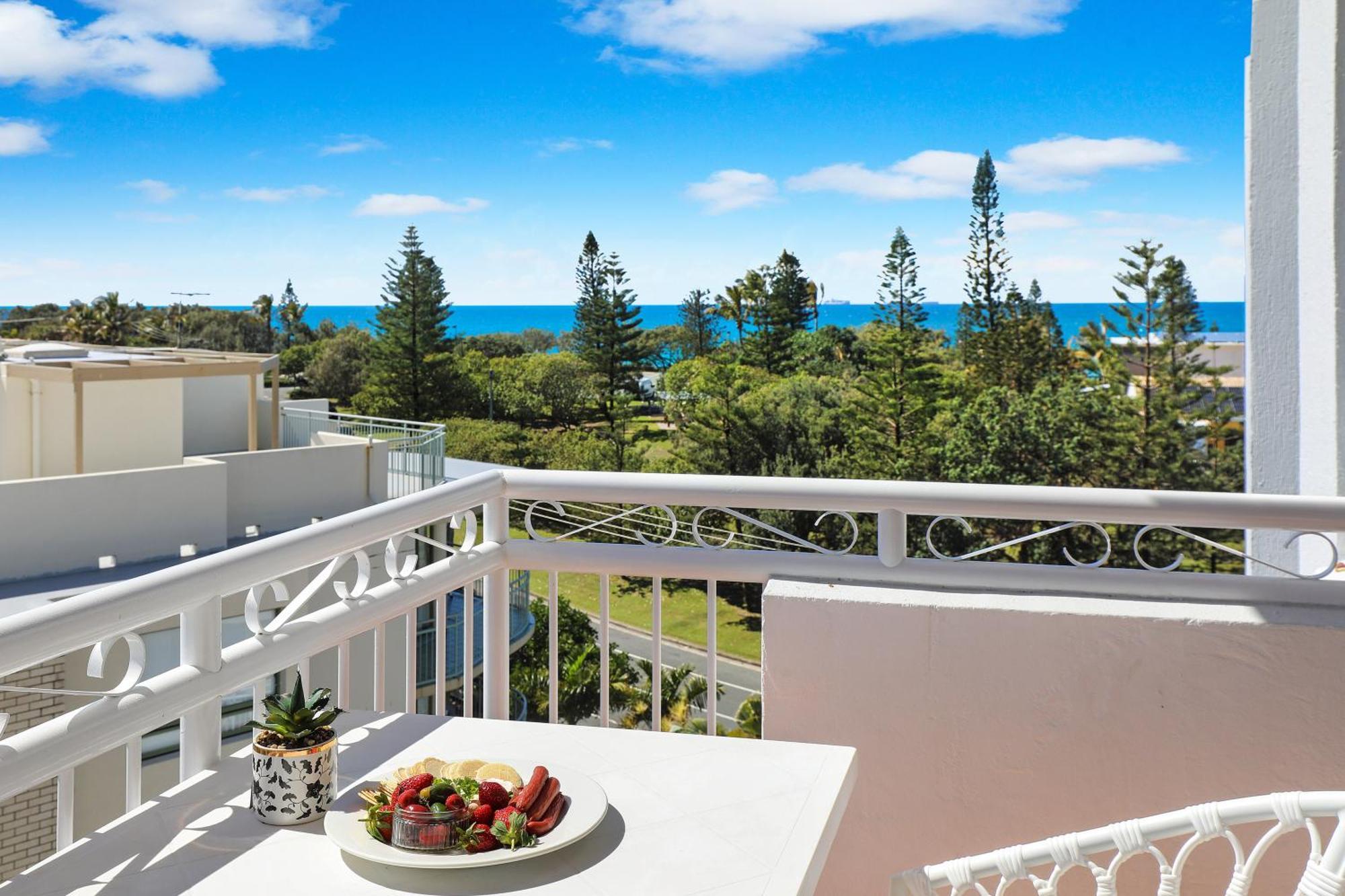 Beachside Resort Kawana Waters Buddina Bagian luar foto